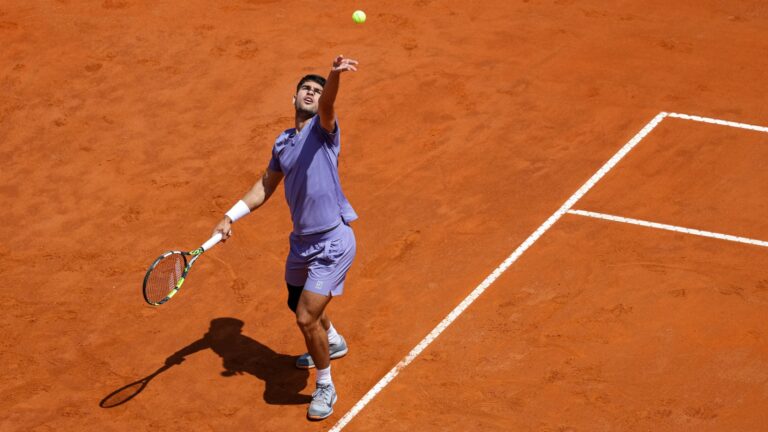 Saque Carlos Alcaraz Serve