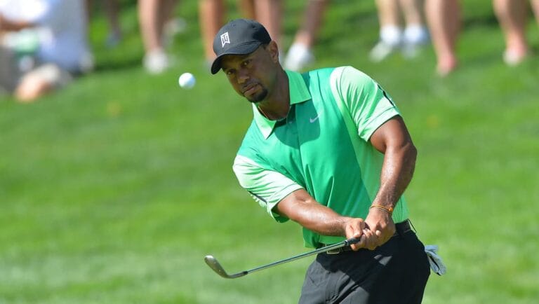 como hacer un chip en golf tiger woods Tommy Gilligan usa today sports